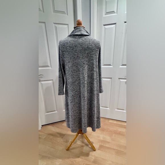 Neiman Marcus Gray Wrap/Poncho, size L - Picture 5 of 9